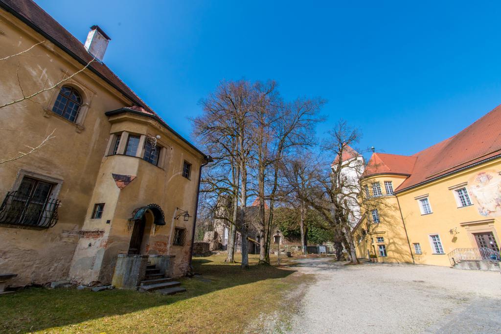 Neuburg am Inn Hotel Schloss Neuburg - Hoftaferne מראה חיצוני תמונה