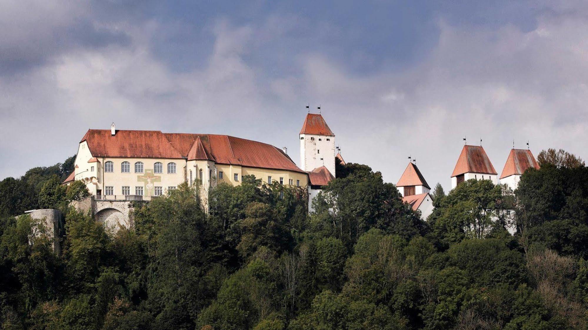 Neuburg am Inn Hotel Schloss Neuburg - Hoftaferne מראה חיצוני תמונה